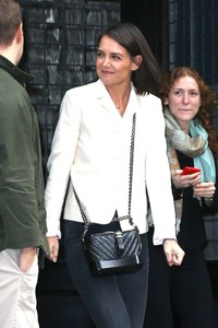 katie-holmes-out-in-nyc-10-16-2018-2.jpg