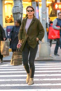 katie-holmes-shopping-in-nyc-10-12-2018-4.jpg