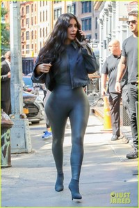 kim-kardashian-out-sunday-nyc-02.jpg