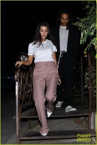 kourtney-kardashian-luka-sabbat-dinner-with-kendall-01.thumb.jpg.80a29b56c9a646a65ca7b93134adff4a.jpg