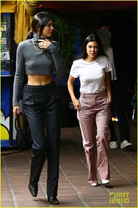 kourtney-kardashian-luka-sabbat-dinner-with-kendall-05.thumb.jpg.ba26f930ce13aec526a2b7fde1e950be.jpg