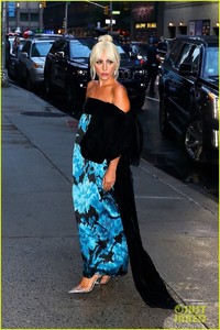 lady-gaga-arrives-for-colbert-07.jpg