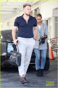 leona-lewis-fiance-dennis-lauch-step-out-for-lunch-in-beverly-hills-03.jpg