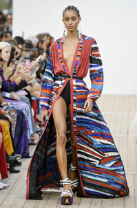 leonard-rtw-spring-2019-paris-fashion-week0677(1).thumb.jpg.7de223b07ec10bea9eacc5342913e892.jpg