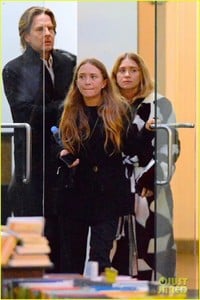 mary-kate-ashley-olsen-out-together-01.jpg