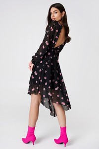 nakd_asymmetric_cut_open_back_dres_1018-000990-1250_01d.jpg