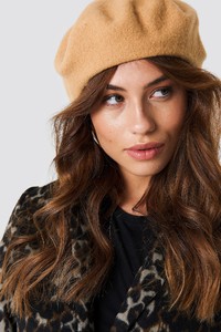 nakd_beret_hat_1015-000605-0005_01l.jpg