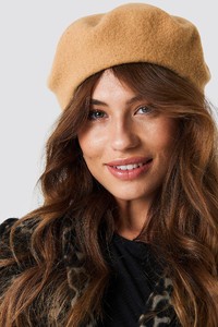 nakd_beret_hat_1015-000605-0005_02l.jpg