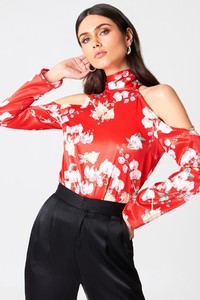 nakd_hannalicious_high_neck_cold_shoulder_blouse_1454-000064-0088_02a.jpg