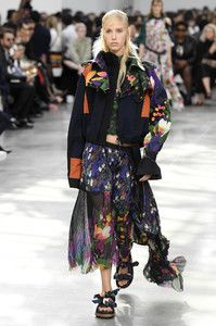 sacai-rtw-spring-2019-paris-fashion-week-pfw-037(1).thumb.jpg.d3b16418ab29dc011a2f6a949f8d445e.jpg