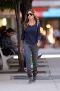 sarah-jessica-parker-casual-style-out-in-new-york-10-05-2018-2.jpg