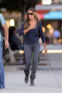 sarah-jessica-parker-casual-style-out-in-new-york-10-05-2018-4.jpg