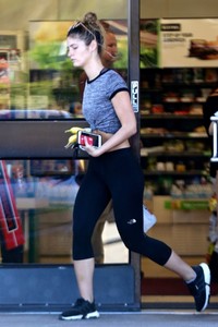 shauna-sexton-out-shopping-in-los-angeles-10-18-2018-2.jpg