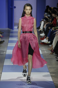 shiatzy-chen-rtw-spring-2019-paris-fashion-week0812(1).thumb.jpg.902a93d5b8a04b60d346188c39cc9cd5.jpg