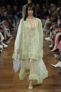 stella-mccartney-ss19-pfw-collection-photos-36(1).thumb.jpg.f1366b5e2a9b121c4a34db1dc35ac9f0.jpg