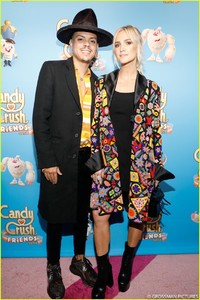 vanessa-hudgens-chloe-moretz-candy-crush-event-03.jpg