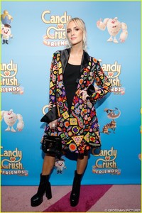 vanessa-hudgens-chloe-moretz-candy-crush-event-25.jpg