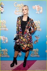 vanessa-hudgens-chloe-moretz-candy-crush-event-26.jpg