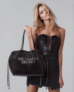 victoriassecret_43232803_1265536930276509_2387499460158061044_n.jpg