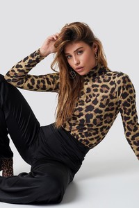 xle_lua_knitted_pullover_leopard_turtleneck_1586-000010-0141_01a.jpg
