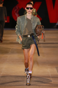 zadig-voltaire-rtw-spring-2019-paris-fashion-week-pfw-008(1).thumb.jpg.4f683e99ad2114b1b729f4b418b05e99.jpg