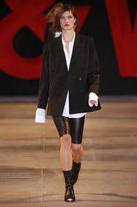 zadig-voltaire-rtw-spring-2019-paris-fashion-week-pfw-044(1).thumb.jpg.478484f8cfc97ea7ad8ad3d6bb248c8c.jpg