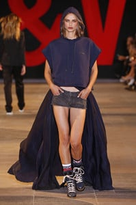 zadig-voltaire-rtw-spring-2019-paris-fashion-week-pfw-047(1).thumb.jpg.e99a1ef87d1bcd1551787755d4706845.jpg