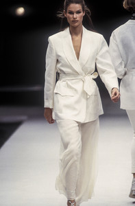 0_alberta-ferretti-ss-1993-1_html.thumb.JPEG.1f15855e03338c7b50d8dc6e36e06cc5.JPEG