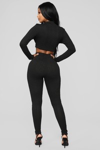 10-25-18_Studio_1_10-30-21_3727SET_Black_21233_JD.jpg