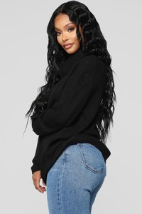 10-26-18_Studio_1_11-01-35_61297_Black_22104_copy_3_JD.jpg