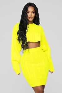 10-26-18_Studio_1_11-37-25_IST1430_NeonYellow_CC_22230_1__NT_AG.jpg