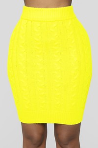 10-26-18_Studio_1_11-37-58_IST1430_NeonYellow_CC_AG.jpg