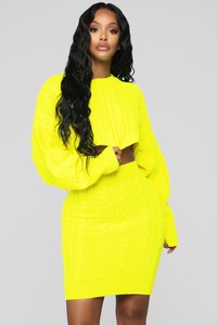 10-26-18_Studio_1_11-38-29_IST1430_NeonYellow_CC_22243_NT_AG.jpg