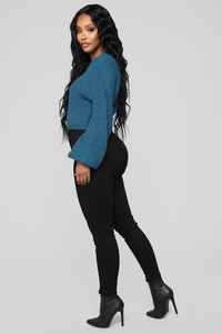 10-26-18_Studio_1_13-27-09_LUX11286_Blue_22348_JD.jpg