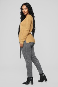 10-26-18_Studio_1_15-07-12_51597_Mustard_10006_DM.jpg