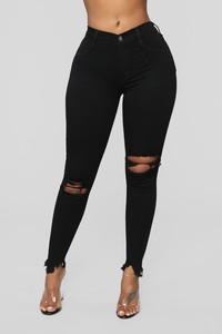 10-29-18_Studio_1_15-09-09_1747BK_BLK_JEANS_0375_DM.jpg