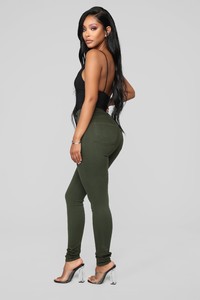 10-29-18_Studio_2_11-40-49_P1113_Olive0460_DM.jpg