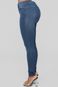 10-29-18_Studio_2_13-01-57_FN102FN_DarkDenim0434_JD.jpg