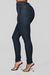10-29-18_Studio_2_13-34-31_P88_DarkDenim_0437_DM.jpg