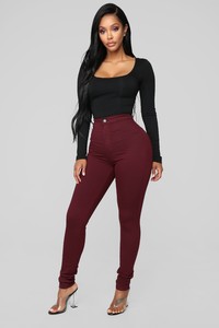 10-29-18_Studio_2_13-37-46_1166_Burgundy_CC0458_NT.jpg