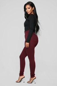 10-29-18_Studio_2_13-38-08_1166_Burgundy_CC0459_NT.jpg