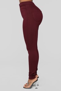 10-29-18_Studio_2_13-39-20_1166_Burgundy_CC0469_NT.jpg