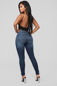 10-29-18_Studio_2_14-37-58_FN100_DarkDenim0432_DM.jpg