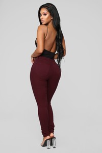 10-29-18_Studio_2_14-49-58_P831_Burgundy_CC_12693_NT.jpg