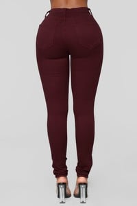 10-29-18_Studio_2_14-51-08_P831_Burgundy_CC_12700_NT.jpg