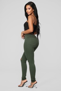 10-29-18_Studio_2_14-52-17_P831_Olive0427_DM.jpg
