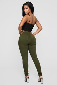 10-29-18_Studio_3_15-00-53_1166_Olive_0891_DM.jpg