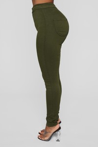 10-29-18_Studio_3_15-01-25_1166_Olive_0895_DM.jpg
