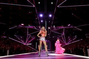 1007360484_JosieCanseco2018VictoriaSecretFashionQotgf7cakbex.thumb.jpg.1d7484509ffc4ed6a7665243bab3c5f5.jpg