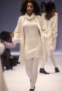 1033180382_LauraBiagiotti1993WomenRTW143.thumb.jpg.06160b5e7d01ccee50dd9727a5e02b9e.jpg